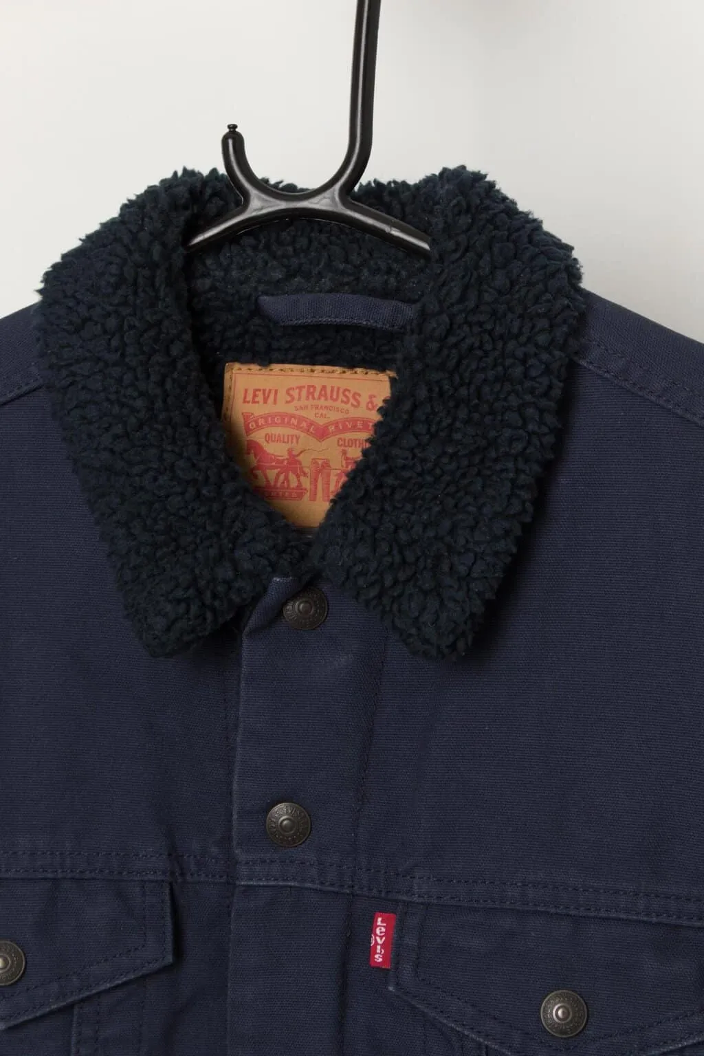 Men’s Levis dark blue sherpa trucker jacket – Medium