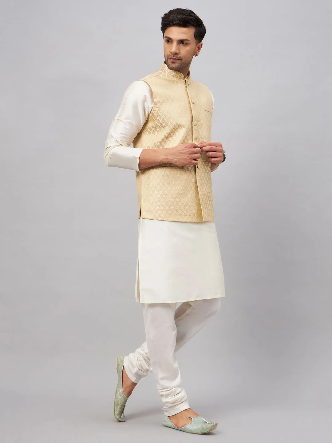 VM BY VASTRAMAY Men's Cream Silk Blend Jacket with Kurta Pyjama Set